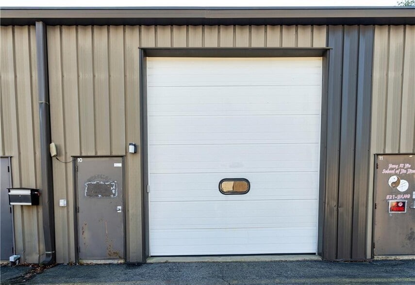 1012 Tiogue Ave, Coventry, RI à louer - Photo du bâtiment - Image 3 de 5