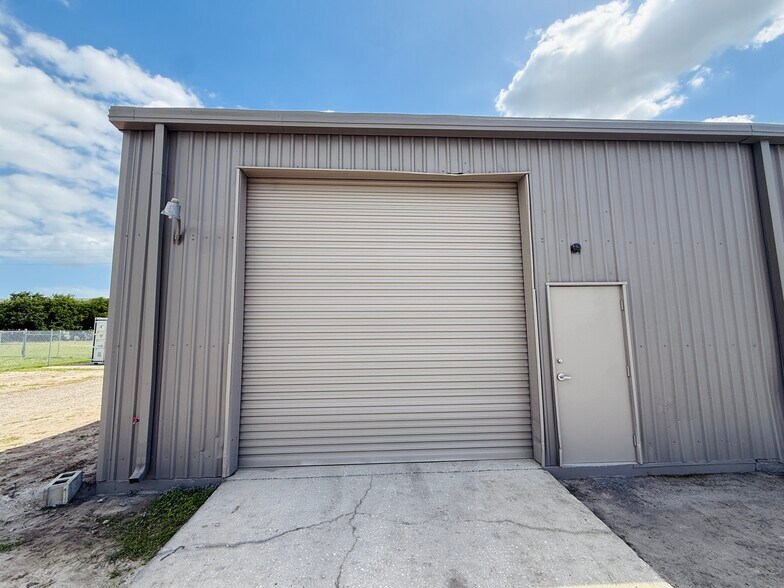 11881 N 44th St, Clearwater, FL à louer - Photo du bâtiment - Image 2 de 15
