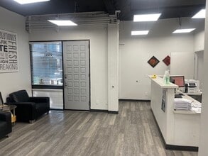 8601 N Black Canyon Hwy, Phoenix, AZ for lease Lobby- Image 1 of 6