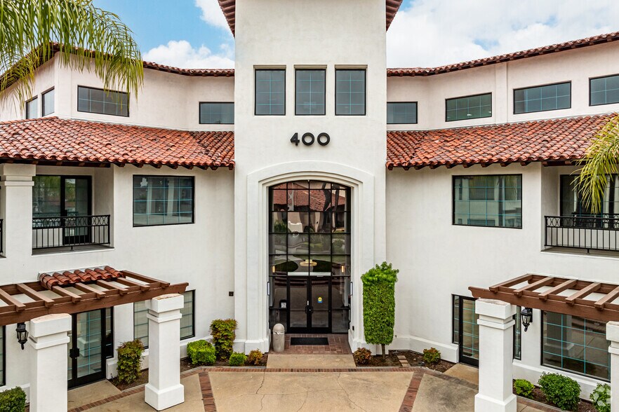 400 N Mountain Ave, Upland, CA à louer - Photo du bâtiment - Image 2 de 7