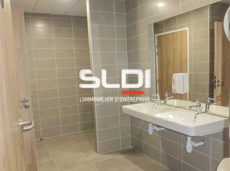 Office in Saint-Priest for lease - Interior Photo - Image 3 of 9