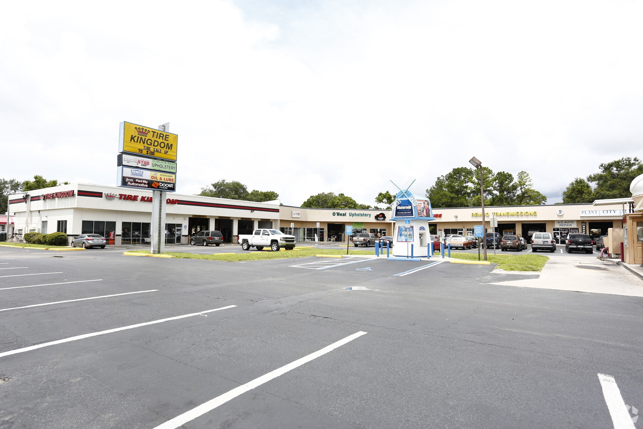 2303 James L Redman Pky, Plant City, FL for lease Primary Photo- Image 1 of 10