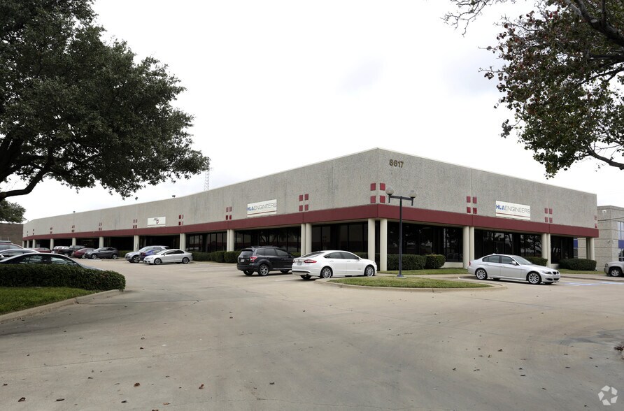 8617 Ambassador Row, Dallas, TX for lease - Building Photo - Image 1 of 10