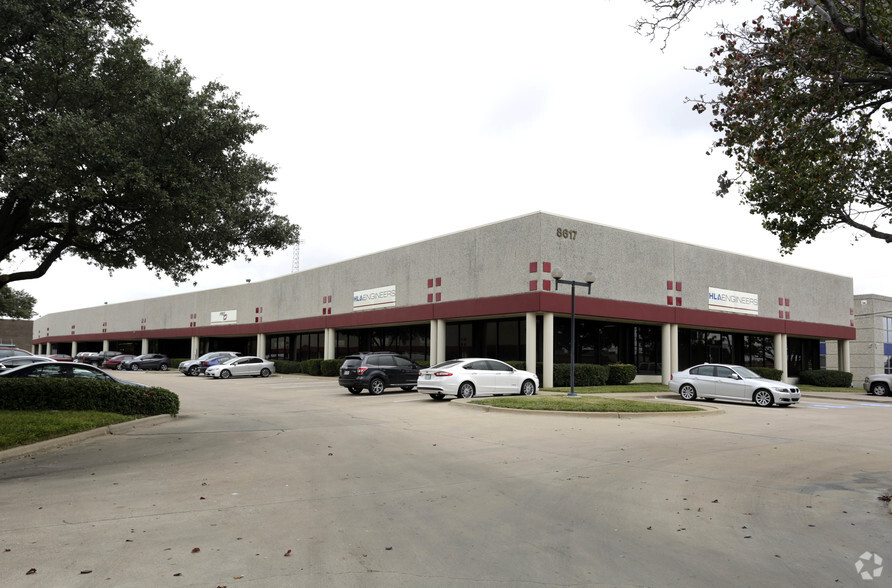 8617 Ambassador Row, Dallas, TX for lease - Primary Photo - Image 1 of 10