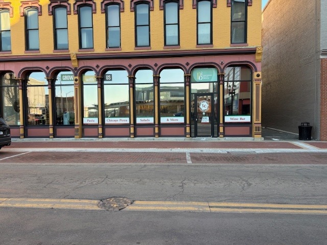 108 S Walnut St, Muncie, IN à vendre Photo intérieure- Image 1 de 9