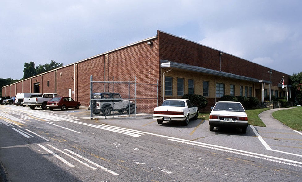 1396 Chattahoochee Ave NW, Atlanta, GA for lease - Building Photo - Image 2 of 9