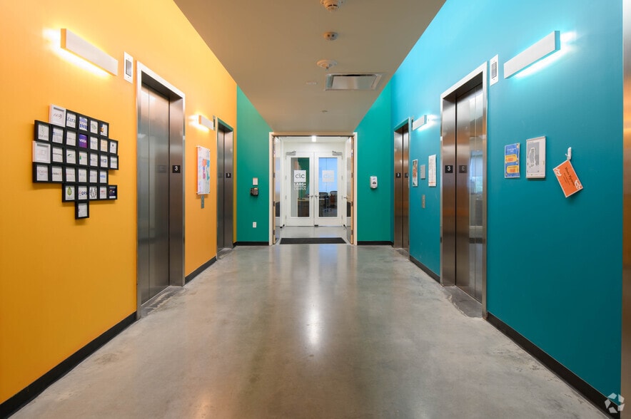 3675 Market St, Philadelphia, PA for lease - Interior Photo - Image 3 of 28