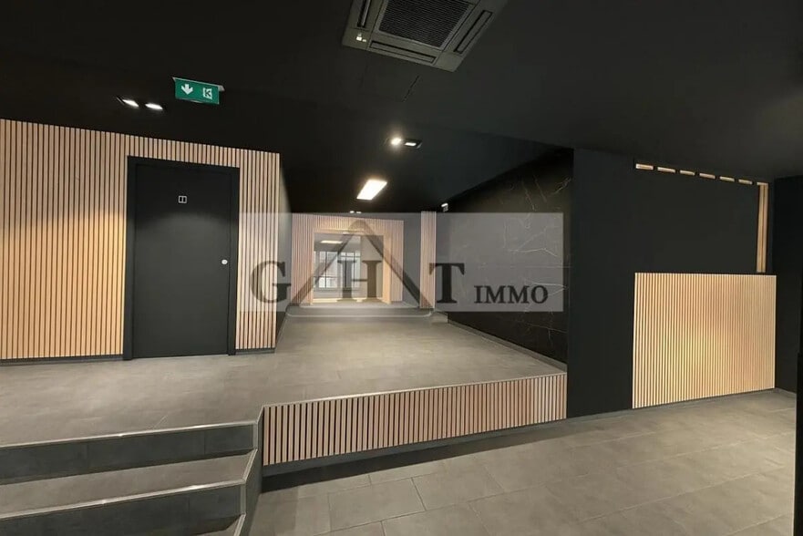 Commerce de détail dans Saint-Maur-des-Fossés à louer - Hall d’entrée - Image 3 de 7