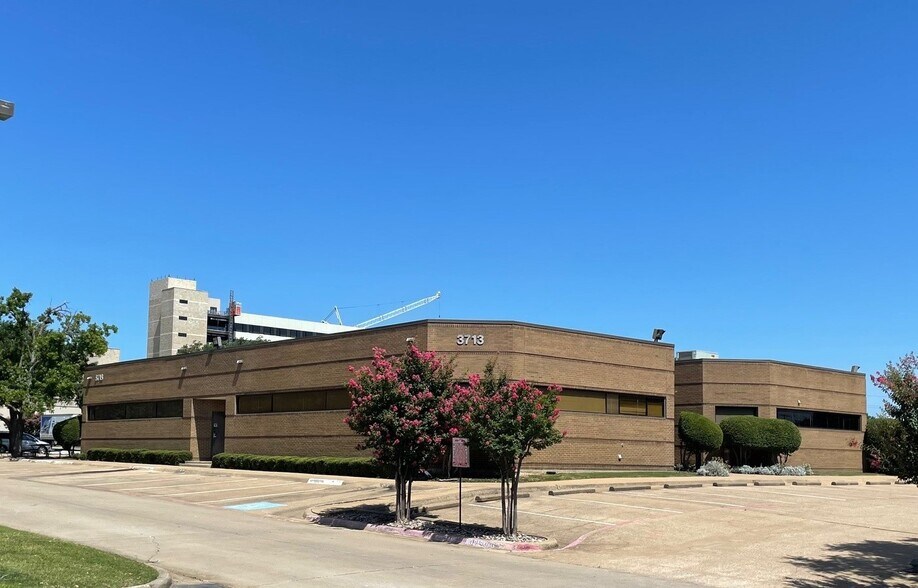 3713 W 15th St, Plano, TX for lease - Building Photo - Image 3 of 5