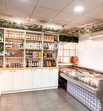 Retail in Barcelona, Barcelona for lease Interior Photo- Image 2 of 7