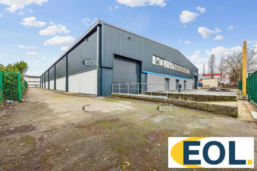 Industrial in Le Blanc-Mesnil for lease - Building Photo - Image 2 of 6
