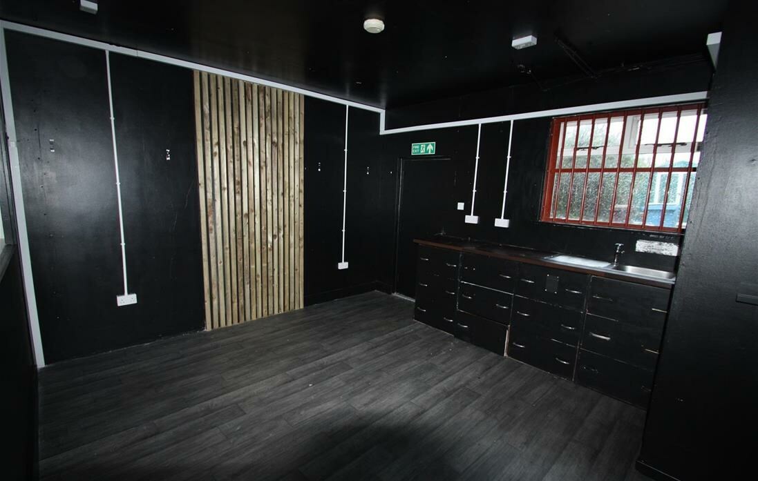 6 High St, Ballynahinch à louer Photo intérieure- Image 1 de 2