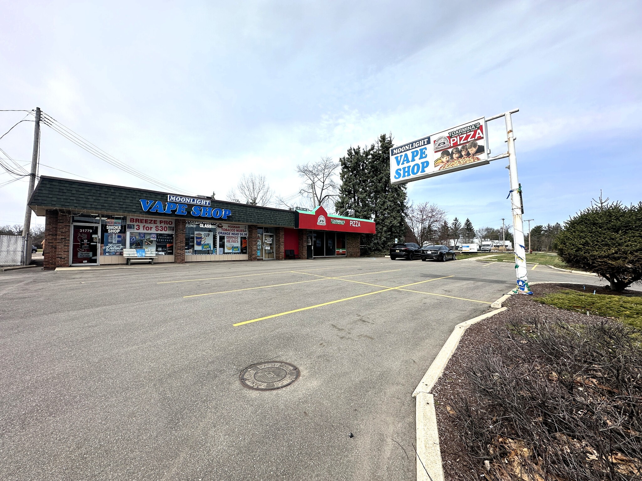31779-31799 Middlebelt Rd, Farmington Hills, MI for sale Primary Photo- Image 1 of 1