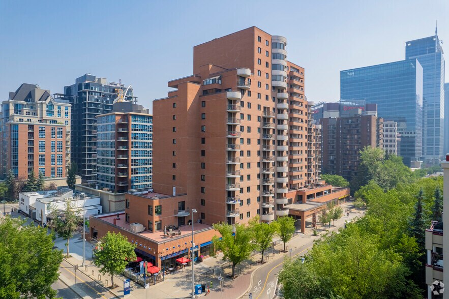 738 3rd Ave SW, Calgary, AB à vendre - Photo du bâtiment - Image 2 de 4