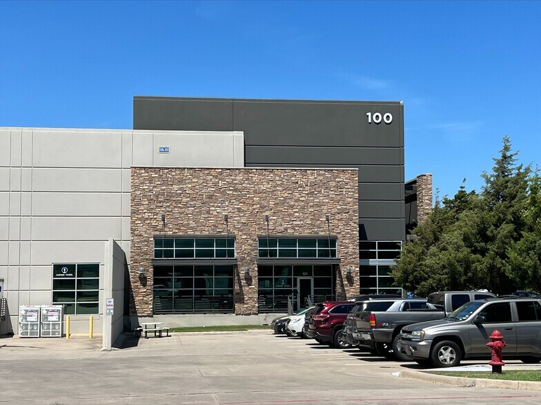 921 W Bethel Rd, Coppell, TX à louer - Photo du bâtiment - Image 3 de 4