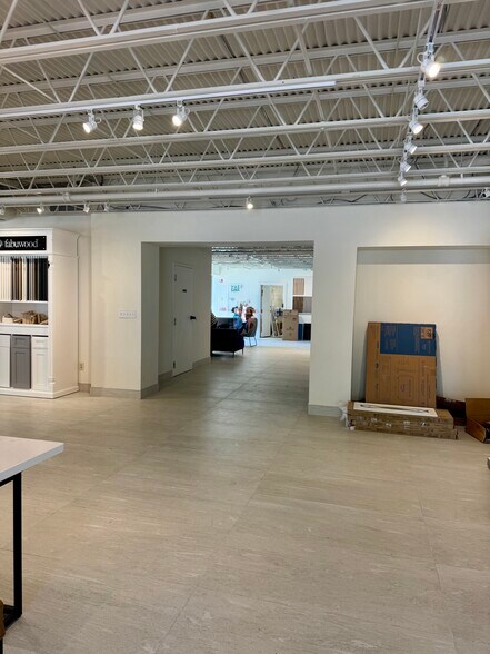 875 Park St, Stoughton, MA à louer - Photo intérieure - Image 3 de 7