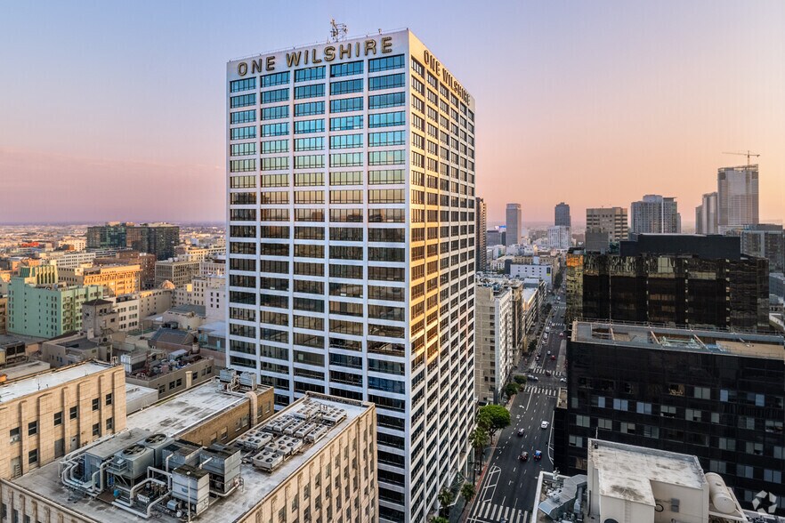 624 S Grand Ave, Los Angeles, CA à louer - Photo du bâtiment - Image 1 de 13