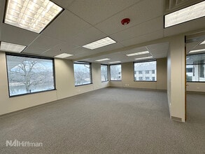 300-490 Quail Ridge Dr, Westmont, IL for lease Interior Photo- Image 1 of 5