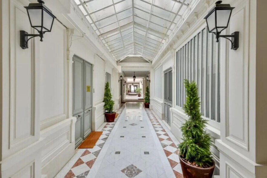 Office in Paris for sale - Interior Photo - Image 3 of 8