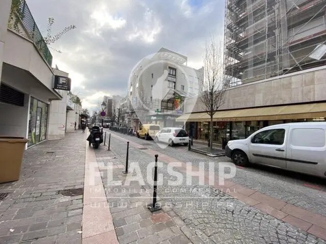 Commerce de détail dans Courbevoie à louer - Photo du bâtiment - Image 2 de 5