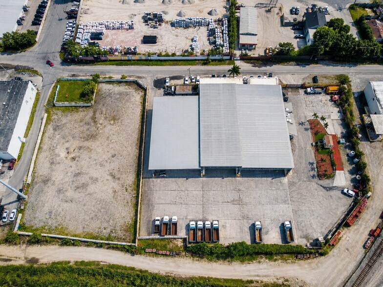 8600 NW 36th Ave, Miami, FL à louer - Photo du bâtiment - Image 2 de 19