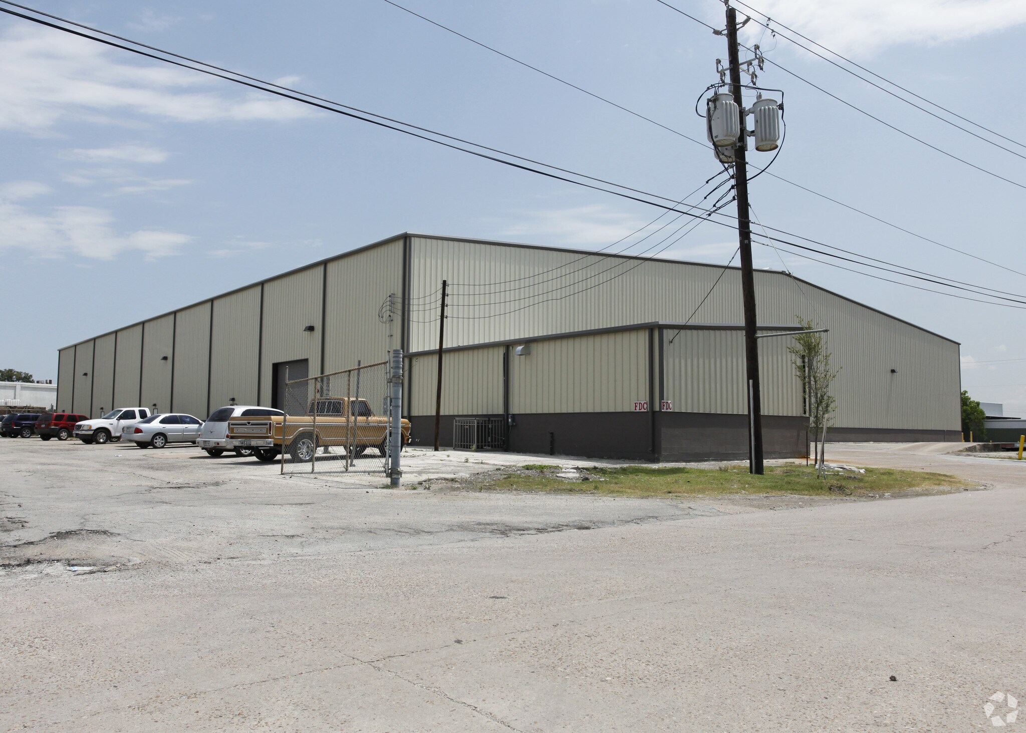 5633 Old Clinton Rd, Houston, TX à louer Photo du bâtiment- Image 1 de 6