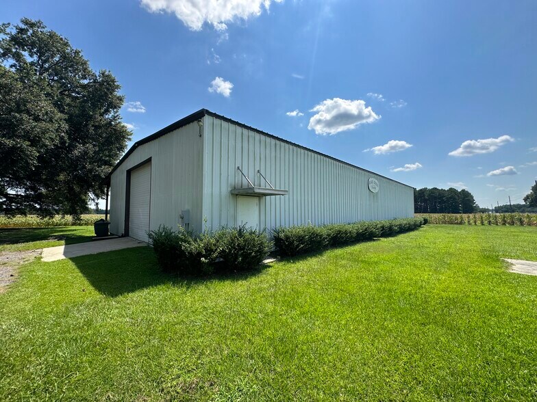 15761 James B White S hwy, Tabor City, NC for lease - Building Photo - Image 1 of 8
