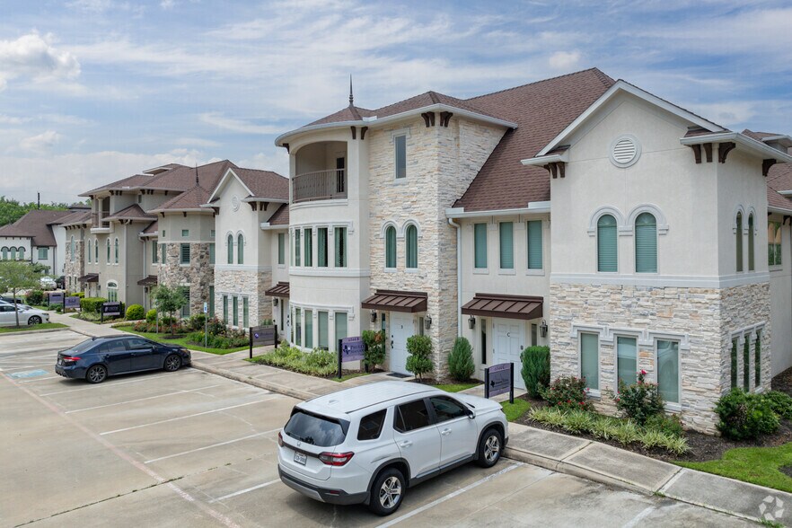 Greatwood Parkway, Sugar Land, TX à vendre - Photo du bâtiment - Image 2 de 34