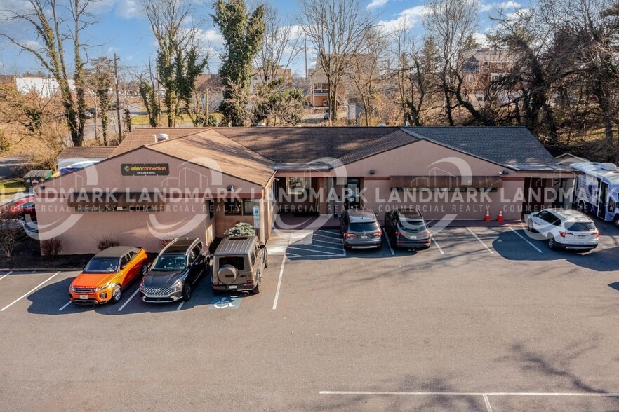 4211 Elmerton Ave, Harrisburg, PA for lease - Building Photo - Image 1 of 5