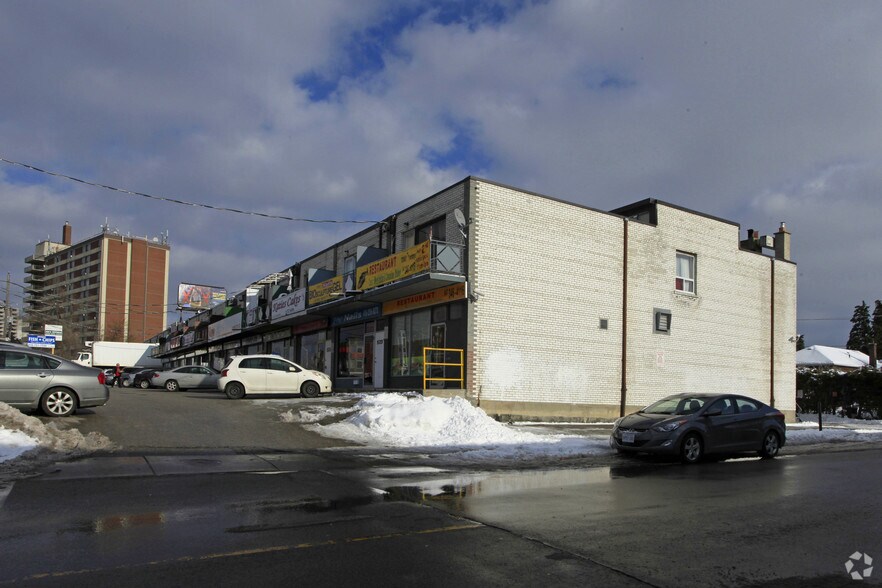 1527-1549 O'connor Dr, Toronto, ON à louer - Photo du bâtiment - Image 3 de 5