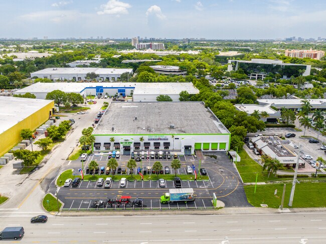 Plus de détails pour 6500 N Powerline Rd, Fort Lauderdale, FL - Local d'activités à louer