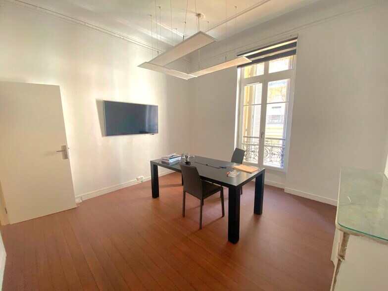 5 Place Sadi Carnot, Marseille à louer - Photo du bâtiment - Image 2 de 11
