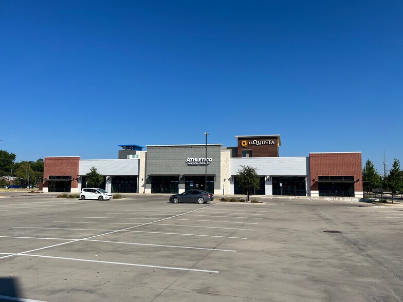 921 S 9th St, Waco, TX à louer - Photo du bâtiment - Image 3 de 9