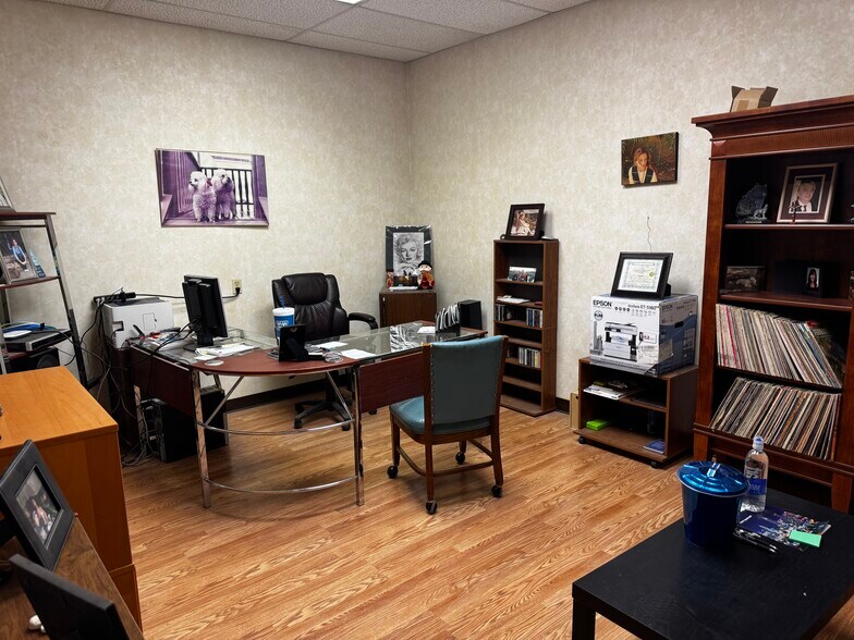 4673 Osborne Dr, El Paso, TX à vendre - Photo du bâtiment - Image 3 de 5