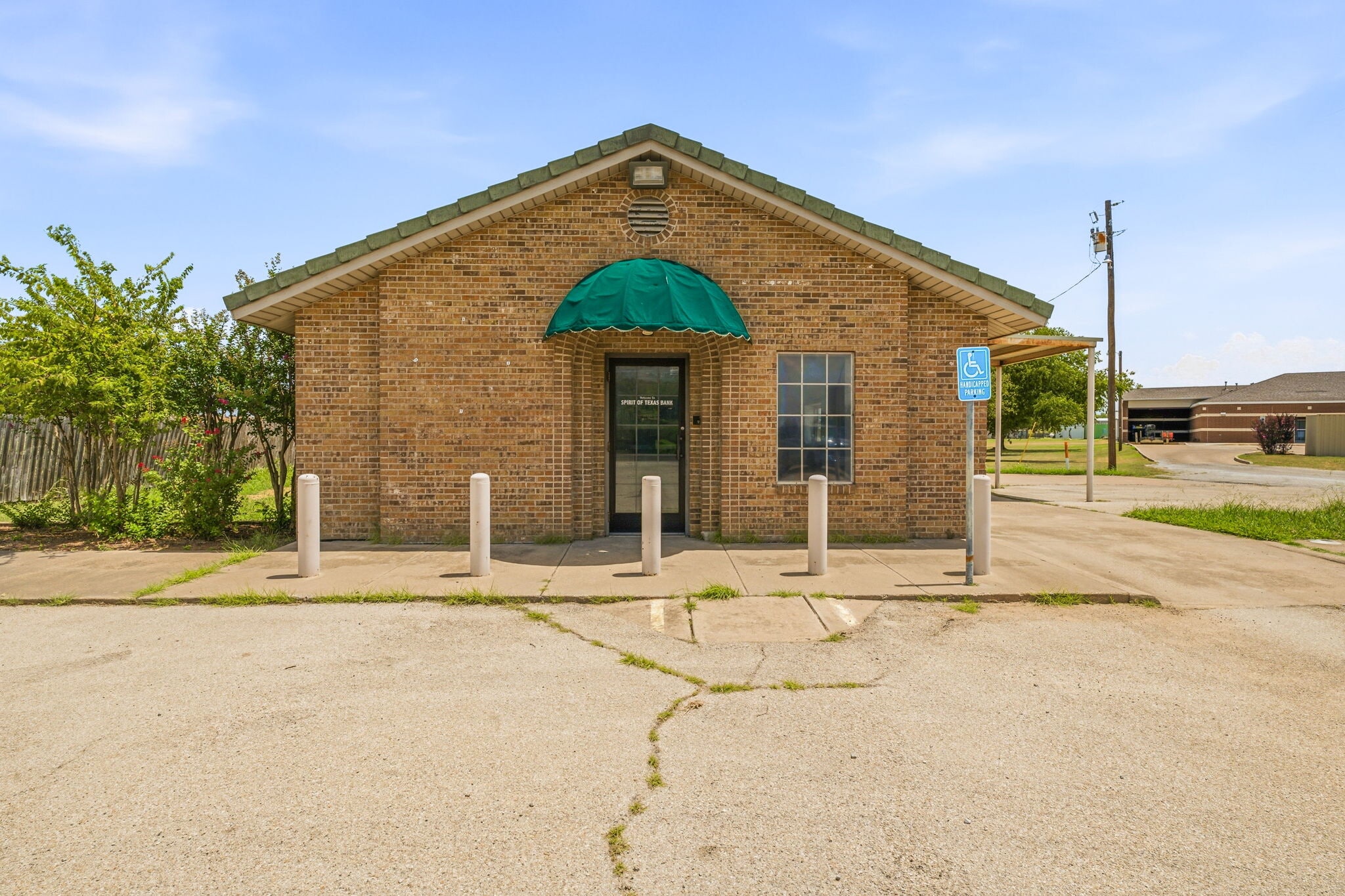 107 Fannin St, Millsap, TX for lease Interior Photo- Image 1 of 13