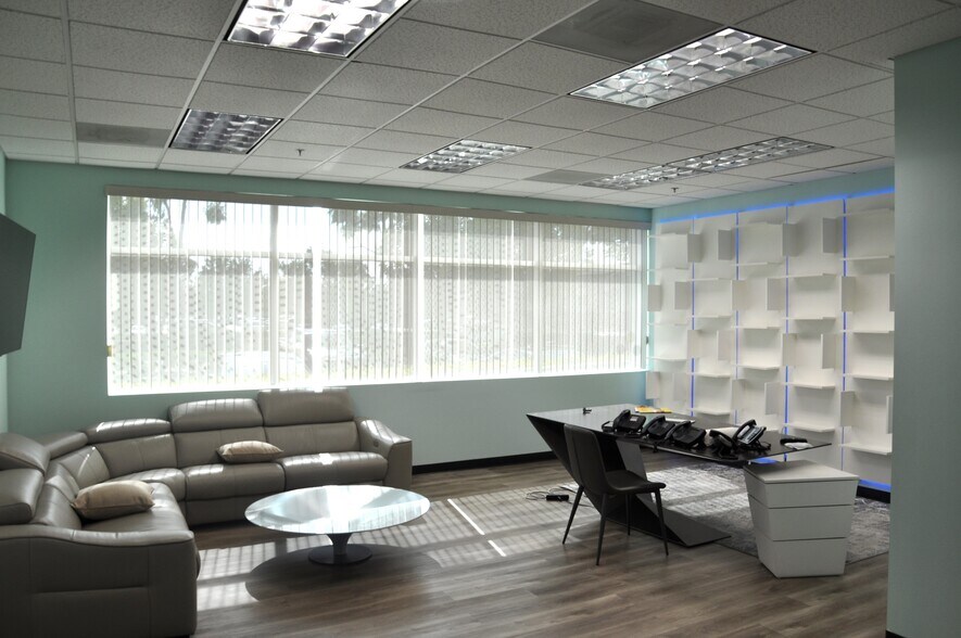 10741 Walker St, Cypress, CA à louer - Photo intérieure - Image 2 de 10