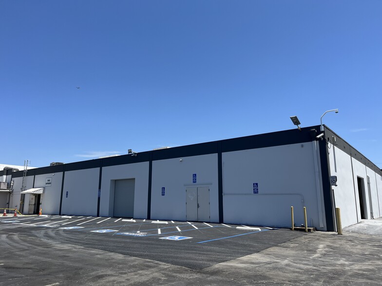 7911-7913 Haskell Ave, Van Nuys, CA à louer - Photo du bâtiment - Image 2 de 6