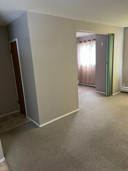 8205 85th Ave NW, Edmonton, AB à vendre - Photo du bâtiment - Image 3 de 13