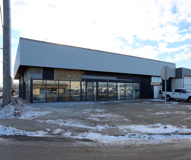 Plus de détails pour 15611 112 Av NW, Edmonton, AB - Industriel à vendre