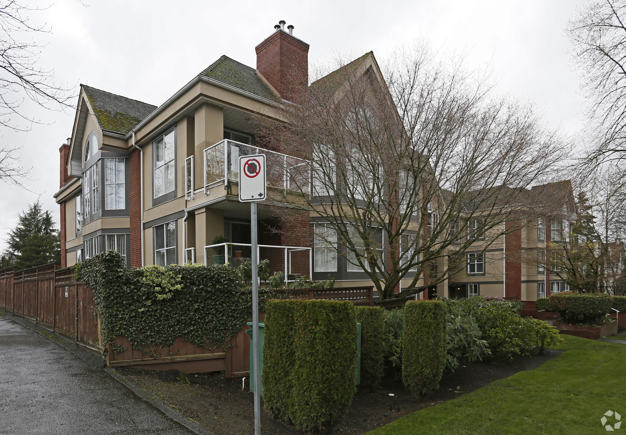 5635 Patterson Ave, Burnaby, BC for sale Primary Photo- Image 1 of 1