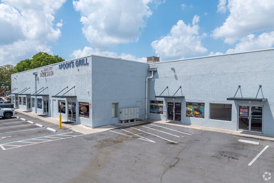 3927-3999 NW 19th St, Lauderdale Lakes, FL à louer - Photo du bâtiment - Image 2 de 6