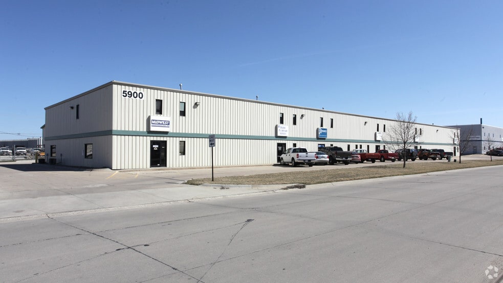 5900 N 58th St, Lincoln, NE for lease - Primary Photo - Image 1 of 5