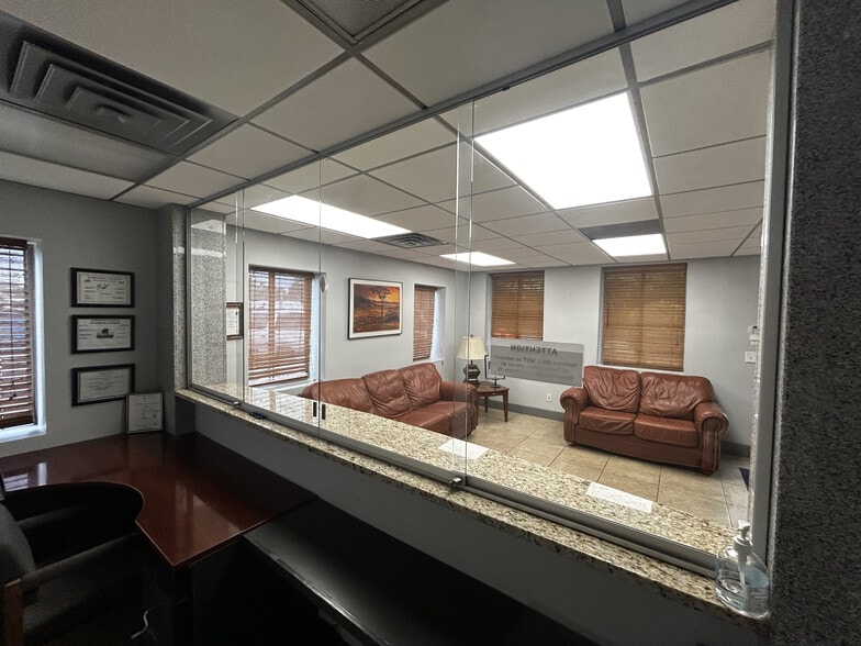 4070 Nine McFarland Dr, Alpharetta, GA for lease - Building Photo - Image 3 of 9