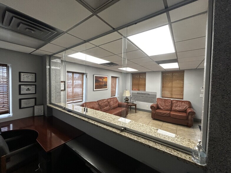 4070 Nine McFarland Dr, Alpharetta, GA à louer - Photo du bâtiment - Image 3 de 9