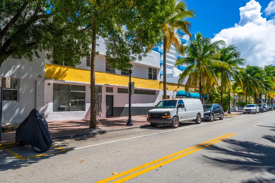 249 Collins Ave, Miami Beach, FL à vendre - Photo du bâtiment - Image 2 de 29