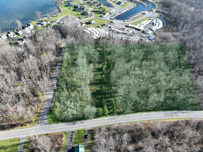 8418 Lakeshore Rd, Cicero, NY à vendre - Photo principale - Image 1 de 1
