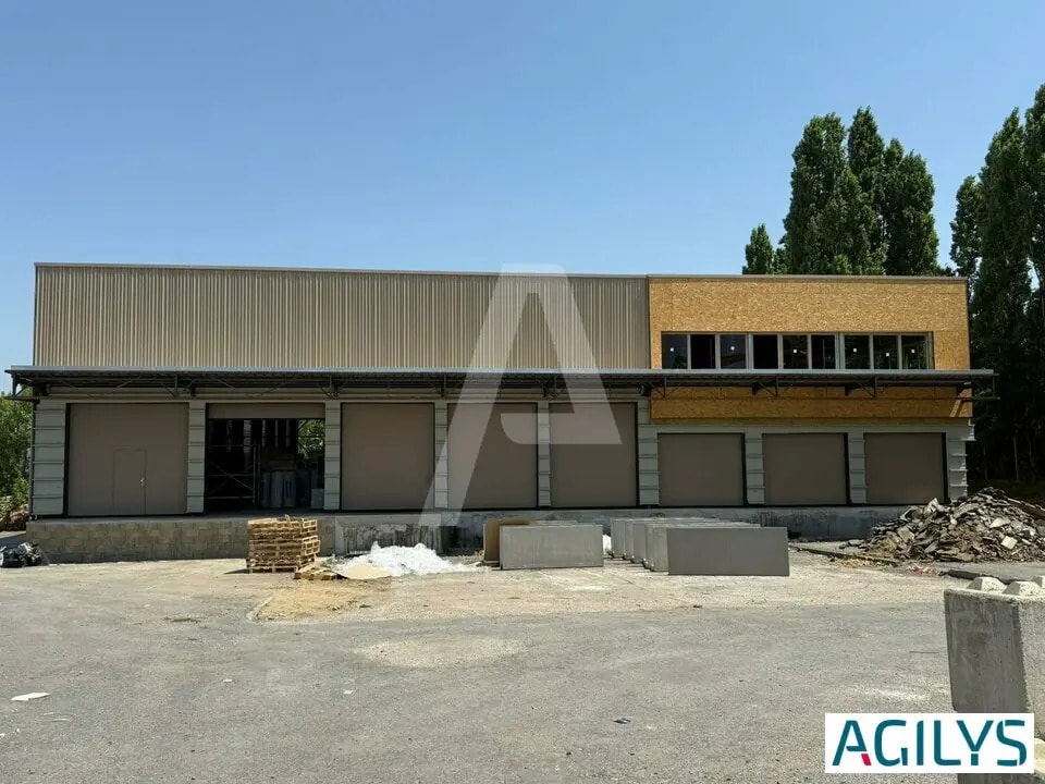Flex in Morangis for lease Building Photo- Image 1 of 7