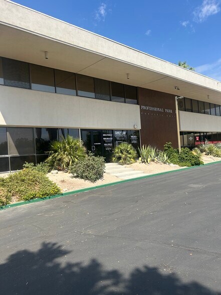 225 S Civic Dr, Palm Springs, CA for lease - Building Photo - Image 1 of 12