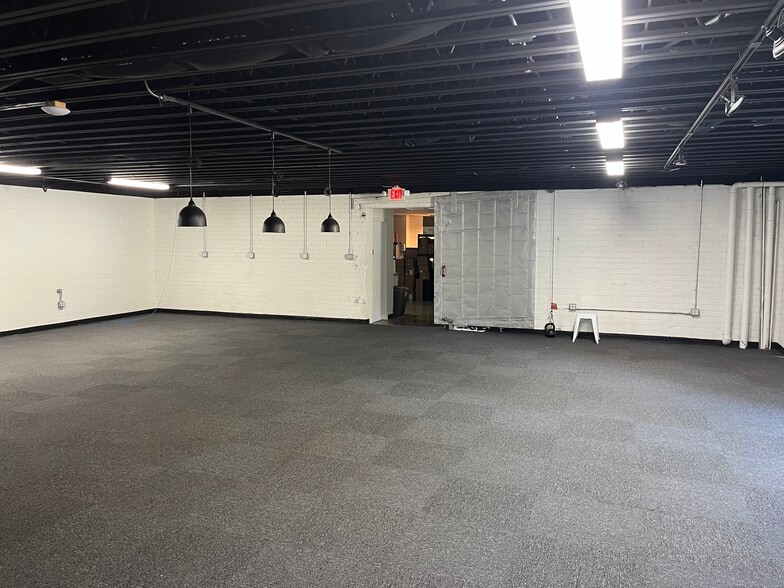 2302-2306 Bedford Ave, Lynchburg, VA for lease - Building Photo - Image 2 of 5