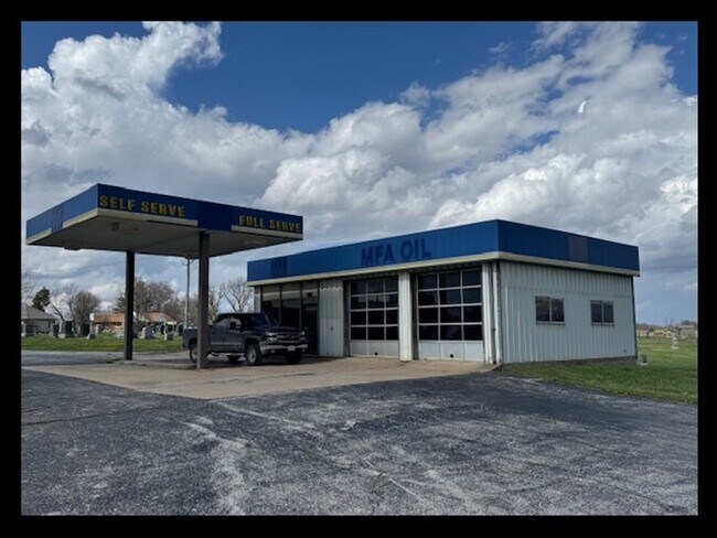 More details for 302 Old 36, Clarence, MO - Retail for Sale